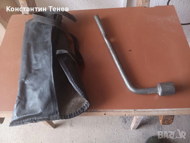 Тойота ключ за гуми/оригинален/, снимка 2 - Ключове - 51866528