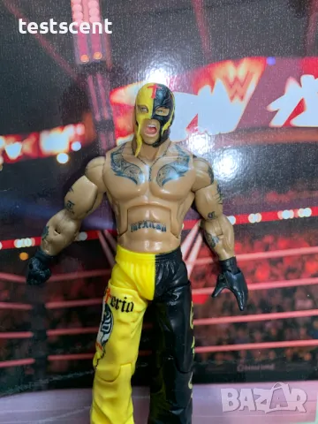 Екшън фигура WWE Rey Mysterio Рей Мистерио Deluxe Aggression Black & Yellow VERY RARE Jakks Pacific , снимка 13 - Колекции - 48736993