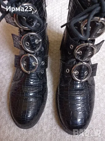 Лачени дамски ботуши