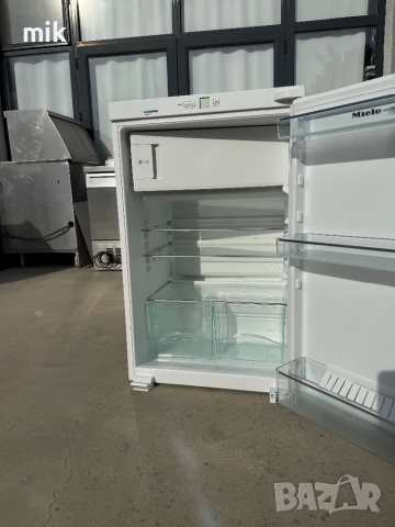 Малък хладилник Миеле с камера , снимка 5 - Хладилници - 51615060