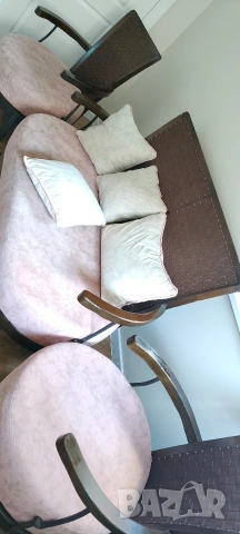 Диван с две красла изработен от качествени материали, светло розов плат и декоративни възглавници, снимка 4 - Дивани и мека мебел - 53922395