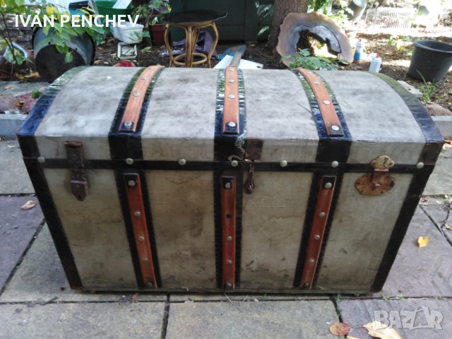 Продавам сандък старинен много запазен ДИЗАЙНЕРСКИ,  уникален голям размер ЗА ВСИЧКО !