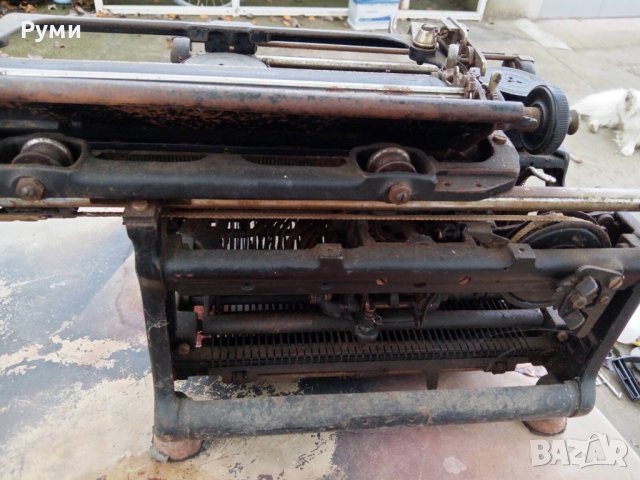 Стара пишеща машина, снимка 5 - Антикварни и старинни предмети - 42222663