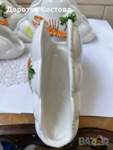 Красиви порцеланови салфетници от Италия с релефни мотиви, снимка 3 - Антикварни и старинни предмети - 48911554