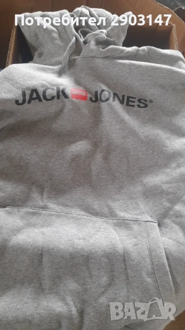 Продавам суичер jack&jones