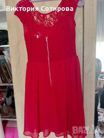 Продавам червена рокля, размер Цветът е наситено червен, точно като на снимките. Роклята ., снимка 3 - Рокли - 54178221