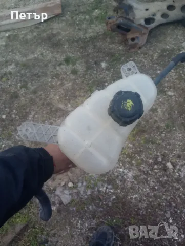 Разширителен съд казанче антифриз Нисан нв200, снимка 2 - Части - 49394064