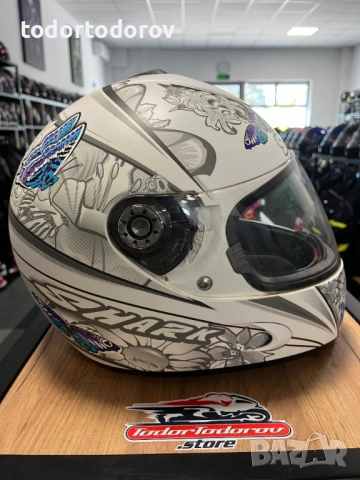 Мото каска за мотор SHARK S800 Buterfly,M 57-58 ,перфектно състояние, снимка 2 - Аксесоари и консумативи - 52100445