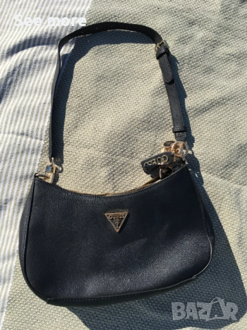 GUESS дамска мини чанта, снимка 2 - Чанти - 51519444