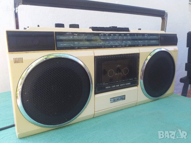 HITACHI TRK 6830 E Радиокасетофон бял, снимка 2 - Радиокасетофони, транзистори - 29288354