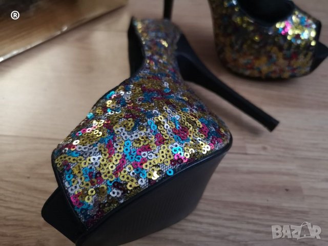 НОВИ Festissimo луксозни обувки със златни пайети на висок ток, Размер 39, снимка 2 - Дамски обувки на ток - 31449641