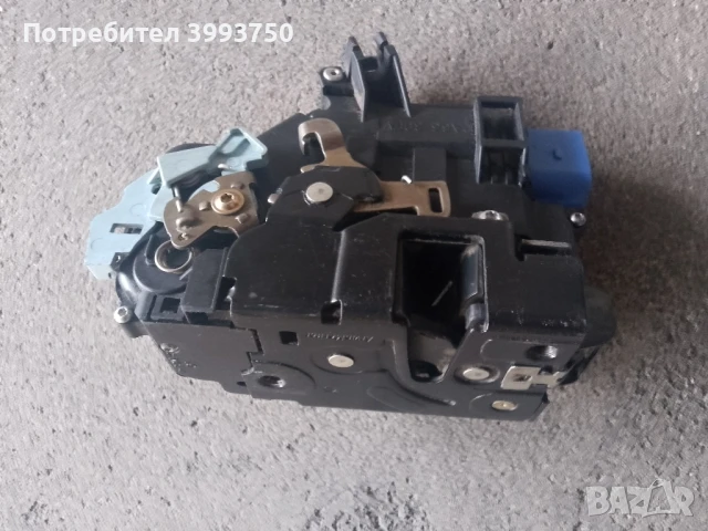 Брави за автомобили от ВАГ групата, снимка 2 - Части - 50815789