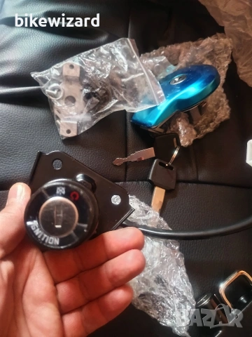 Комплект контактен ключ + 2 ключалки + ключалка резервоар НОВИ, снимка 4 - Части - 54209612