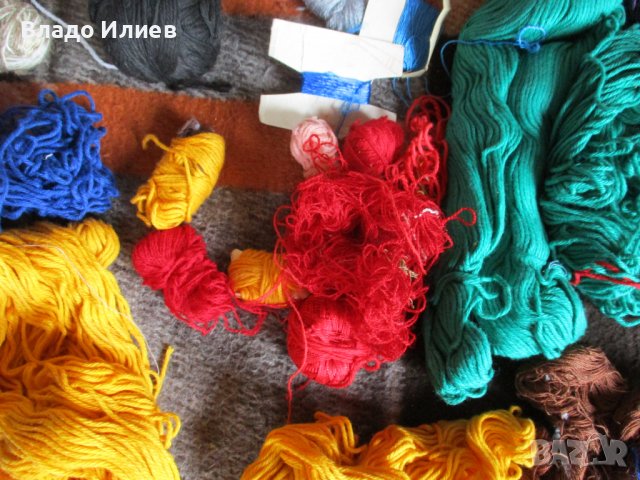Прежда различни цветове неизползвана и куки за плетене, снимка 13 - Други - 30841405