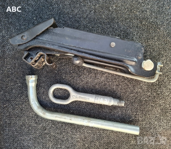 Текстилна стелка за багажник Audi A3 P8, снимка 2 - Аксесоари и консумативи - 51113492