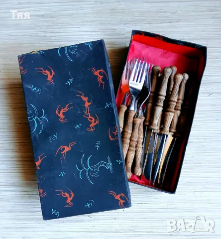 Прибори за хранене с дървени дръжки 