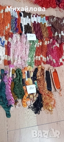 Копринени конци/коприна за бродиране 40, 10 гр. и започнати чилета, снимка 2 - Гоблени - 35712743