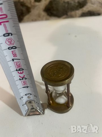 Миниатюрен пясьчен часовник бронз/месинг , снимка 4 - Антикварни и старинни предмети - 36666714