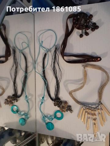 Лот от четири огърлици