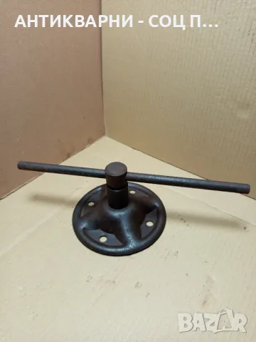 Стар Метален Инструмент.