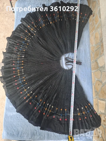 Народни носии., снимка 2 - Декорация за дома - 54064096