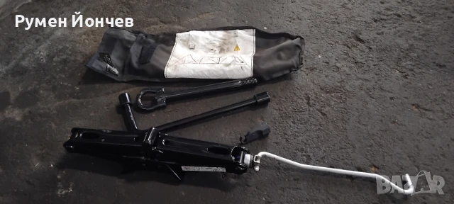 Комплект  Крик ,ключ ,кука  Рено / Дачия