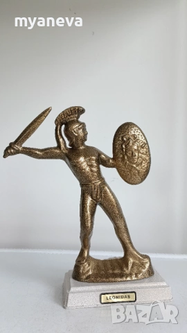 Колекционерска , гръцка статуетка от метал на спартанският цар Леонид с меч и щит с Медуза. , снимка 5 - Статуетки - 54208065