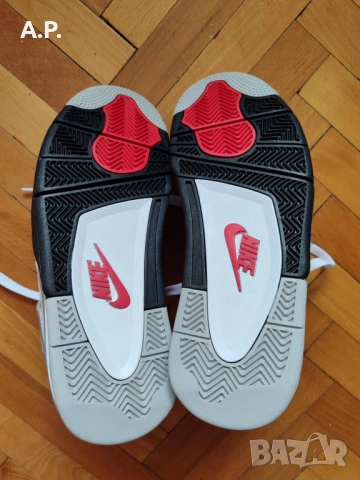Маратонки Air Jordan 4, НОВИ, размер 40, 25см !, снимка 6 - Маратонки - 53301736