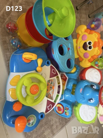 лот играчки за малко дете