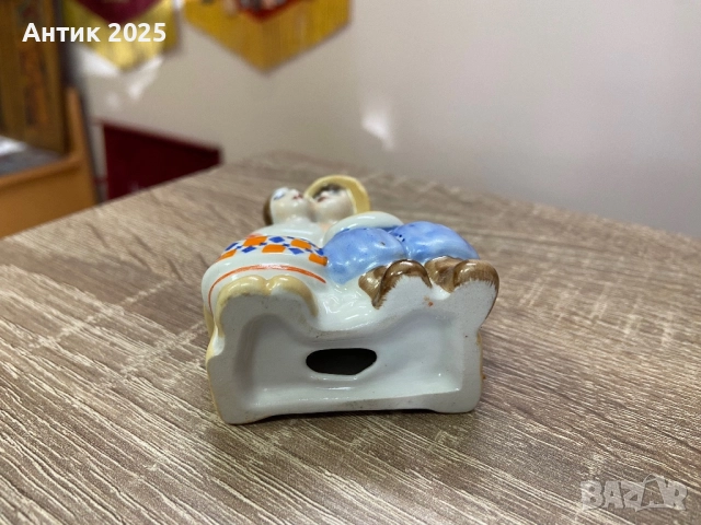 Фарфорова статуетка „Двойка на пейка“, СССР, снимка 4 - Антикварни и старинни предмети - 52536773