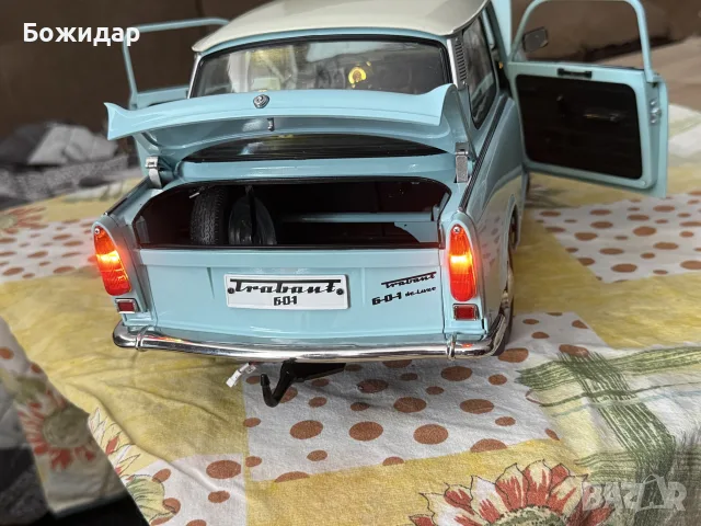 Метален модел на Трабант 601 deluxe мащаб 1:8, снимка 12 - Колекции - 56243695