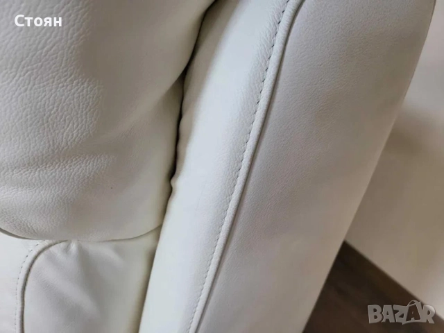 Светло кремав кожен фотьойл La-z-boy с ръчен релакс механизъм, снимка 9 - Дивани и мека мебел - 51955960