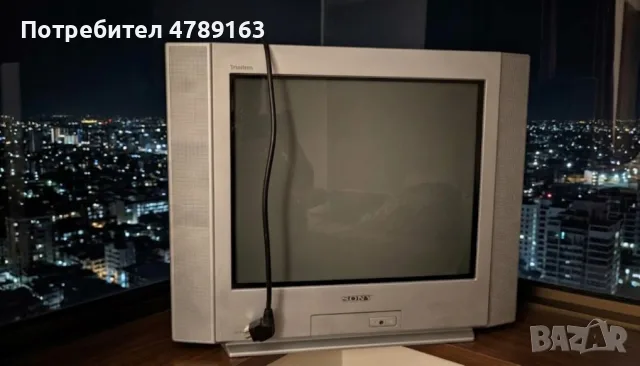 ​Продавам  цветен телевизор Sony Trinitron с кинескоп и елегантен сребрист корпус.   
