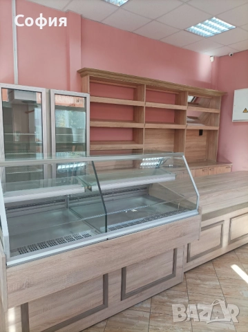 Продавам обзавеждане за сладкарница