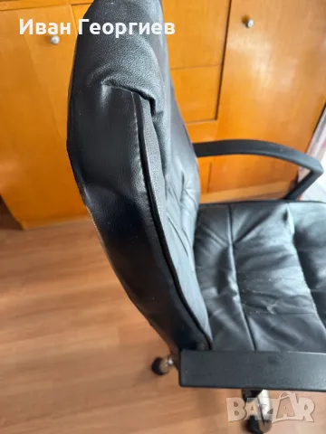 Офис стол  от изкуствена кожа с облегалки за ръцете, на колела , снимка 7 - Столове - 48654485
