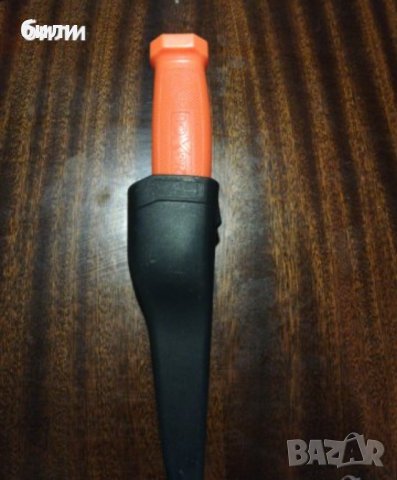 Нож с фиксирано острие 