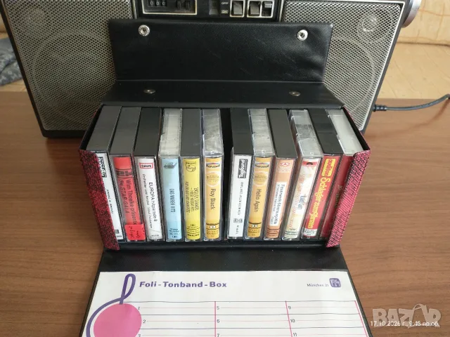 Немско винтидж куфарче Foli-Tonband-Box с 12 оригинални фабрични аудиокасети.
