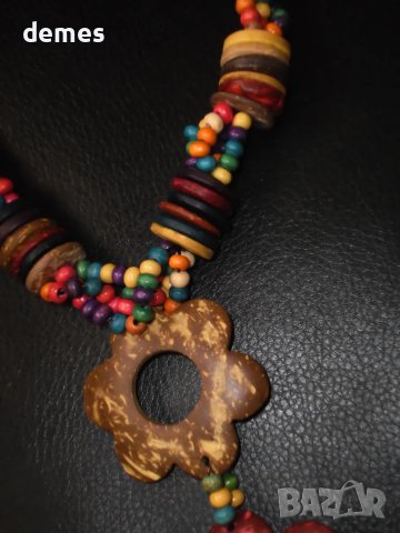 Екзотичен гердан от кокосов орех-многоцветен, снимка 2 - Колиета, медальони, синджири - 47508548