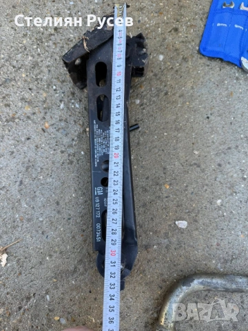 оригинален крик за opel astra G цена 14лв или 7,16 евро 33см сгънат оригинале GM крик , става и за м, снимка 2 - Части - 53259390