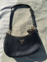 GUESS дамска мини чанта, снимка 2