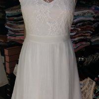 Снежнобяла дантелена рокля с отворен гръб - размер С, снимка 2 - Рокли - 29723512