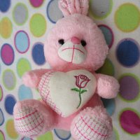 Плюшена играчка зайче със сърце, снимка 1 - Плюшени играчки - 44350354