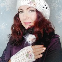 Ръчно плетена дамска топла барета в бяло, снимка 2 - Шапки - 39532445