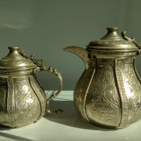 Ориенталски чайници с богата орнаментика. Размер голям 20 см. Цена 60 лв. Малък 17 см.Цена 50 см., снимка 1 - Други - 42224309