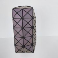 Дамска чанта Хамелеон несесер с триъгълни елементи. Подходяща за подарък за , снимка 4 - Чанти - 31216134