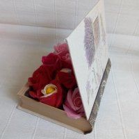 Кутия "Книга" със сапунени рози и коледна топка с късметче, снимка 4 - Декорация за дома - 34471092