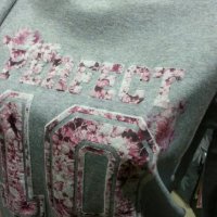 Сива блуза от плътно тънко ватирано трико с розова щампа в Блузи с дълъг  ръкав и пуловери в гр. Ловеч - ID29982233 — Bazar.bg