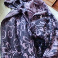 Продавам двуцветен шал от кашмир и коприна, снимка 3 - Шалове - 42765392