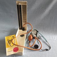 Античен живачен апарат за кръвно налягане, снимка 1 - Антикварни и старинни предмети - 42389415