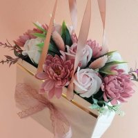 🌸Ново🌸Страхотна розова чантичка със сапунени цветя за вашите специални поводи🌸 , снимка 2 - Подаръци за жени - 42846184
